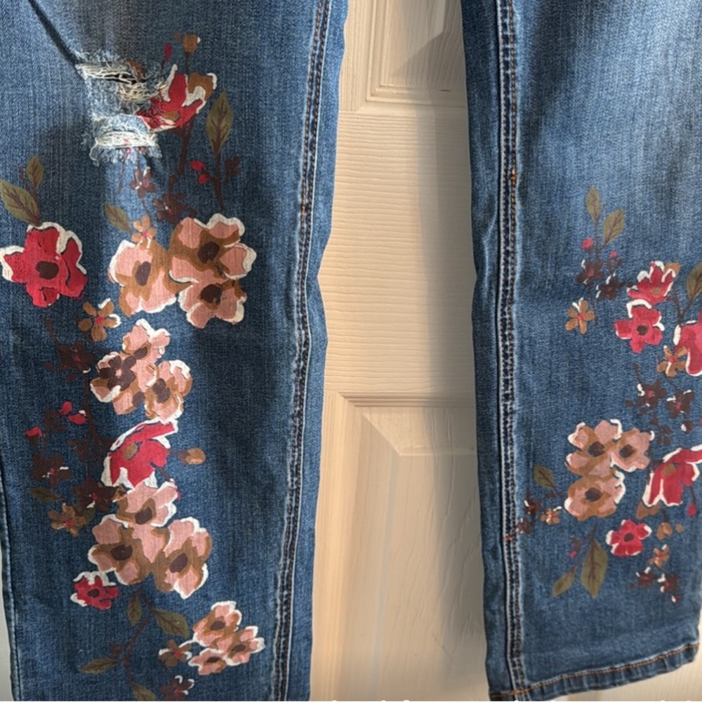 Floral Embroidered Blue Jeans - Picture 4 of 4